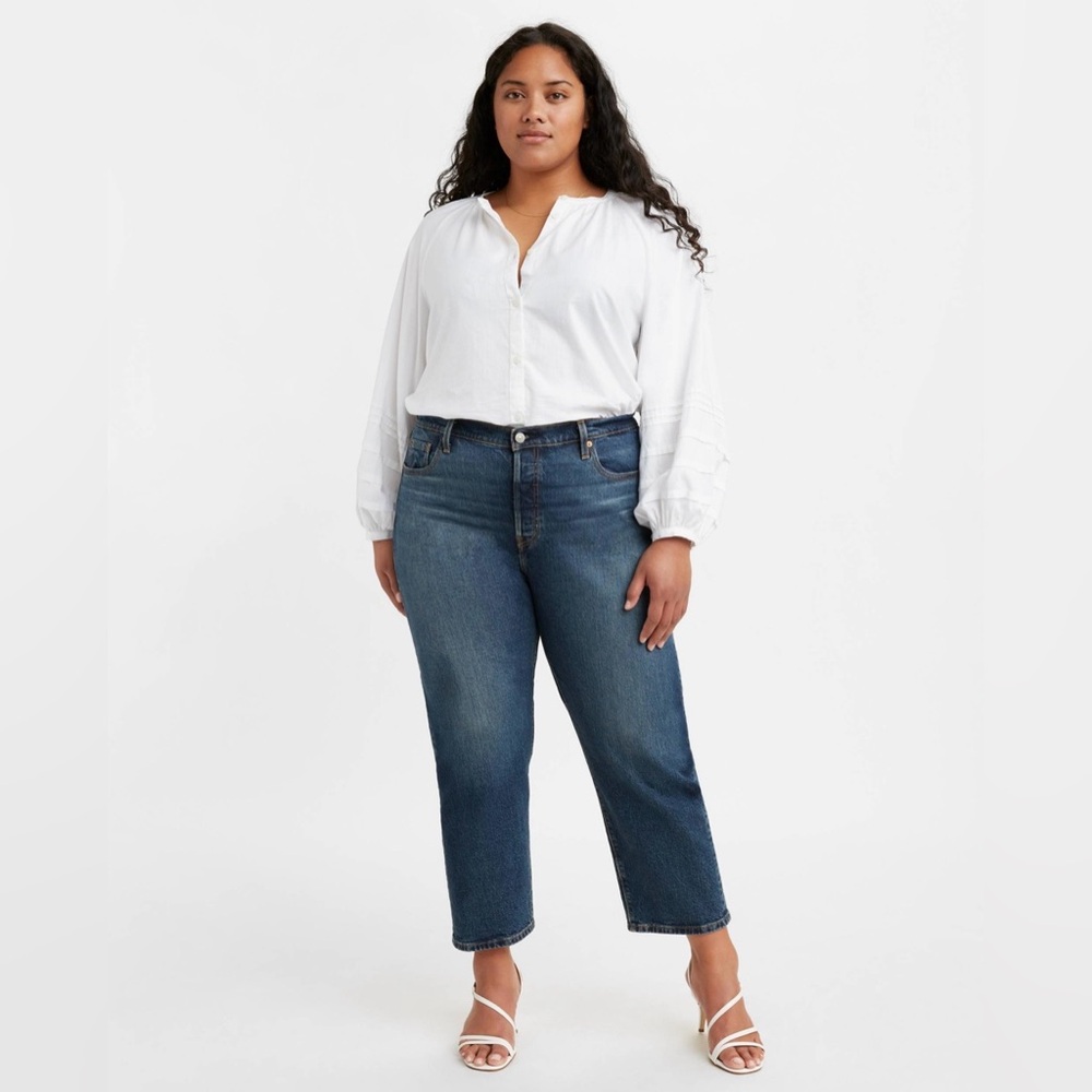 Levi’s women’s size 20, crop denim jeans double button‎ front